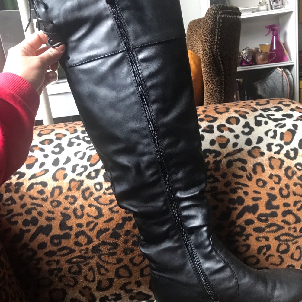 Boots - Picture 5 of 6